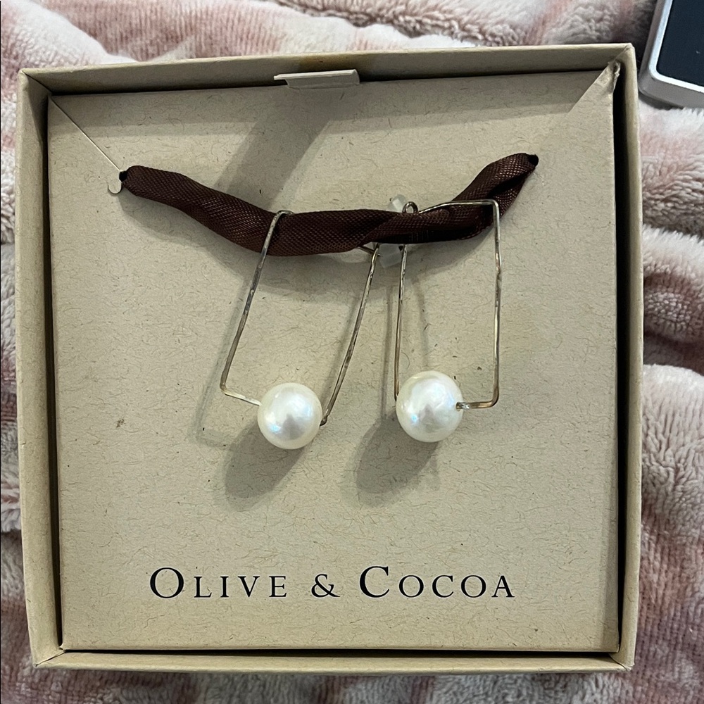 Olive and cocoa oblique pearl earrings